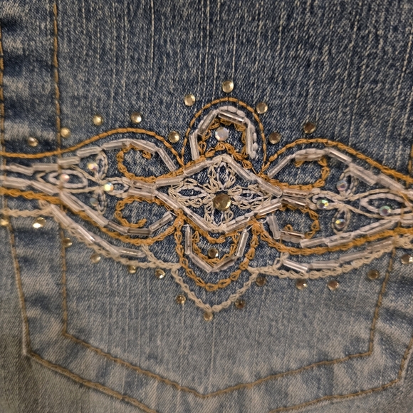 Denim and Plaid Women's Shorts Collection - Picture 13 of 16